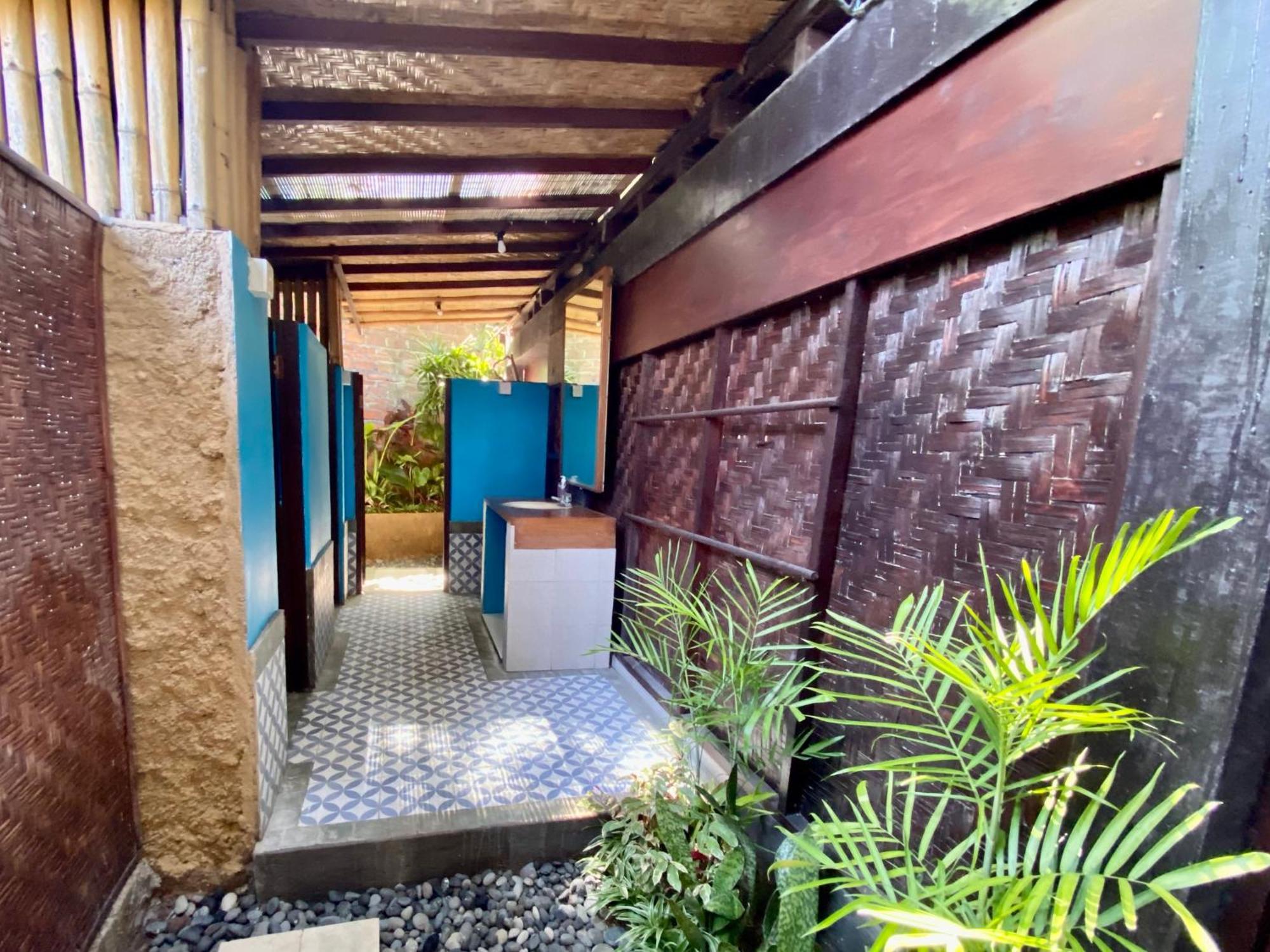 Blind Dog Inn Sanur Rum bild