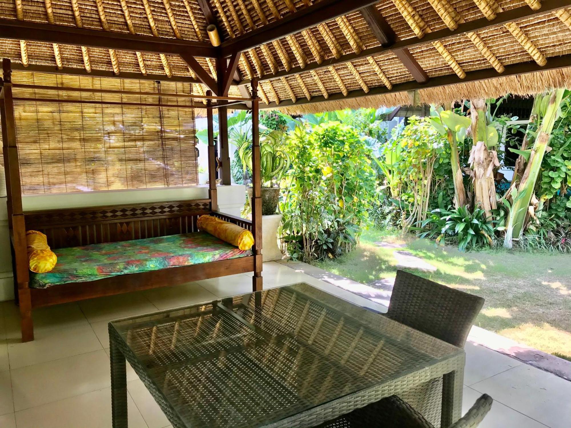 Blind Dog Inn Sanur Rum bild