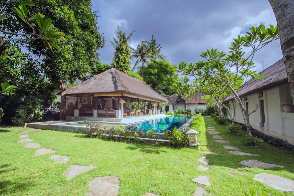 Blind Dog Inn Sanur Exteriör bild